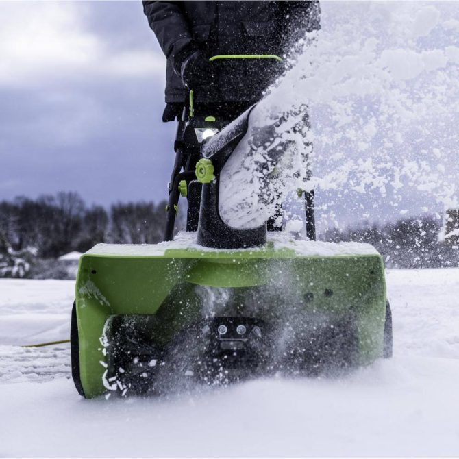 Earthwise SN71022 22 in. 14 Amp Corded Electric Snow Thrower with LED Lights - Image 12