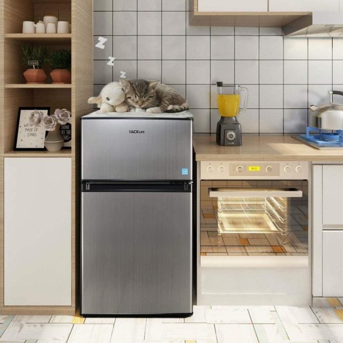Mini Fridge with Freezer, 3.1 Cu.Ft Small Refrigerator, Compact Refrigerator with LED Light - Image 6