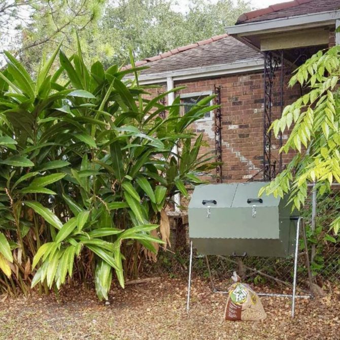 70 Gallon Tumbling Compost Bin Tumbler - Image 4
